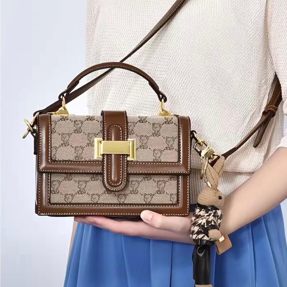 ‼️‼️SOLD OUT Locally ‼️‼️Bear Print Flap Shoulder Bag, Crossbody,Top Handle - Picture 3 of 5